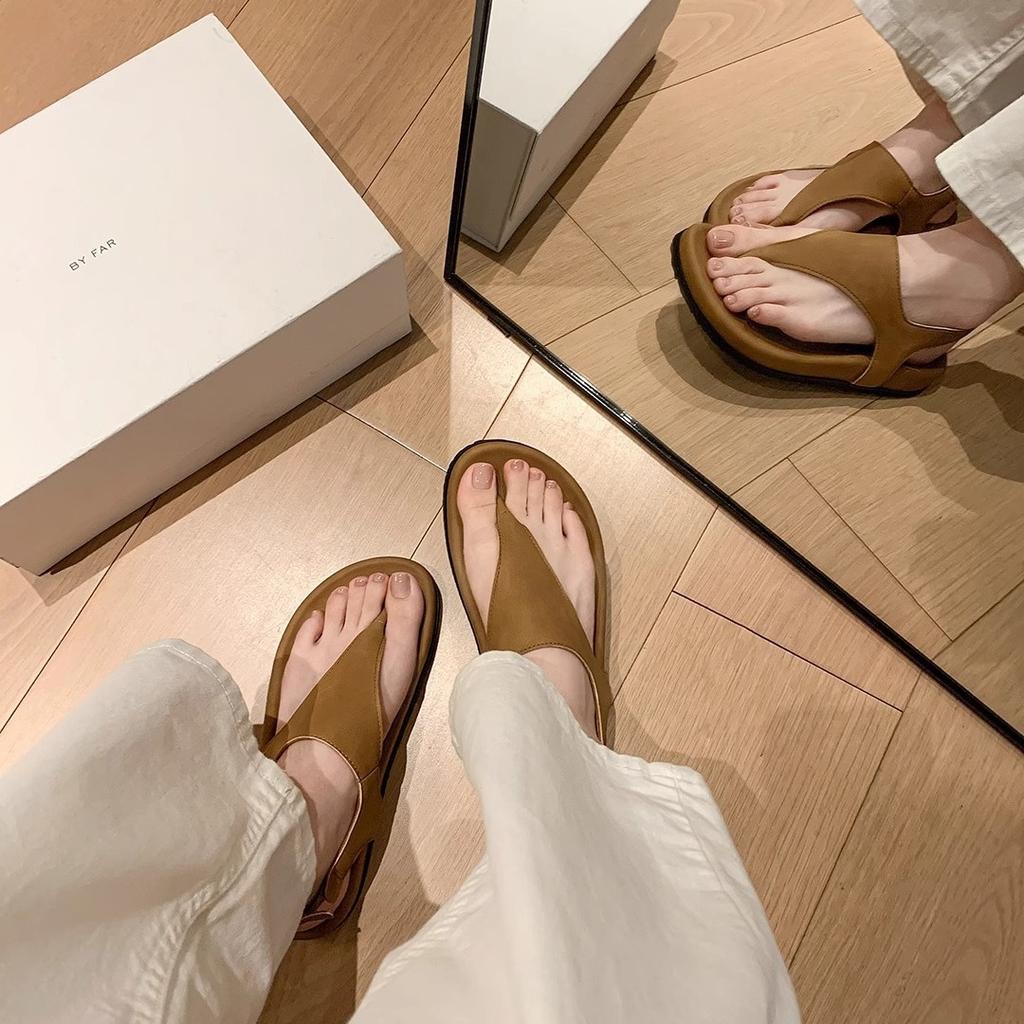 Spot second hair! Fashion versatile new minimalist herringbone clip feet casual thick-soled beach Roman sandals women's summer