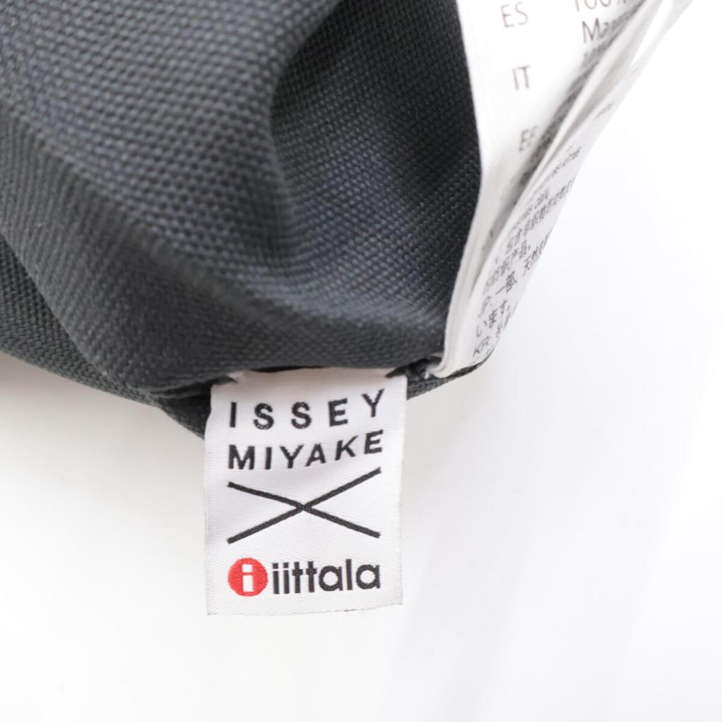 ISSEY MIYAKE xiittala Iittala [Good Condition] PO4500058089 Folding Pleated Tote Bag Charcoal grayUsed