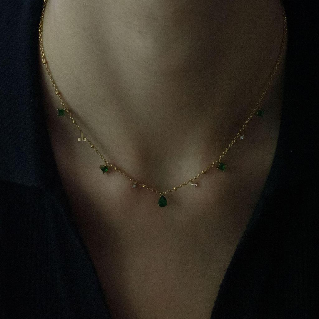 Emerald Water Drop Necklace: French Retro, Luxury Gold, Artistic Square Clavicle Chain for Women.