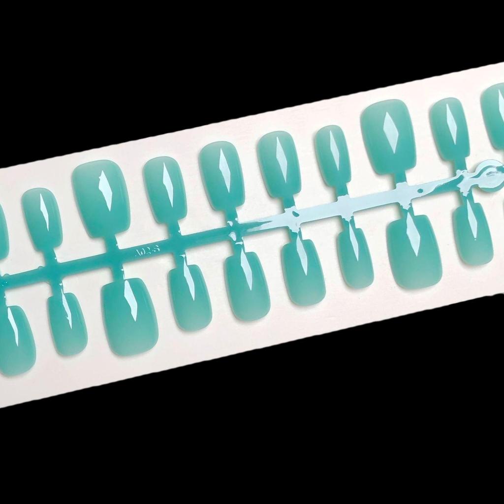 Minimalist Solid Color Press-On Nails: Cherry Red, Black, White, Blue, Green, Nude - Short Ladder Nail Art Patches