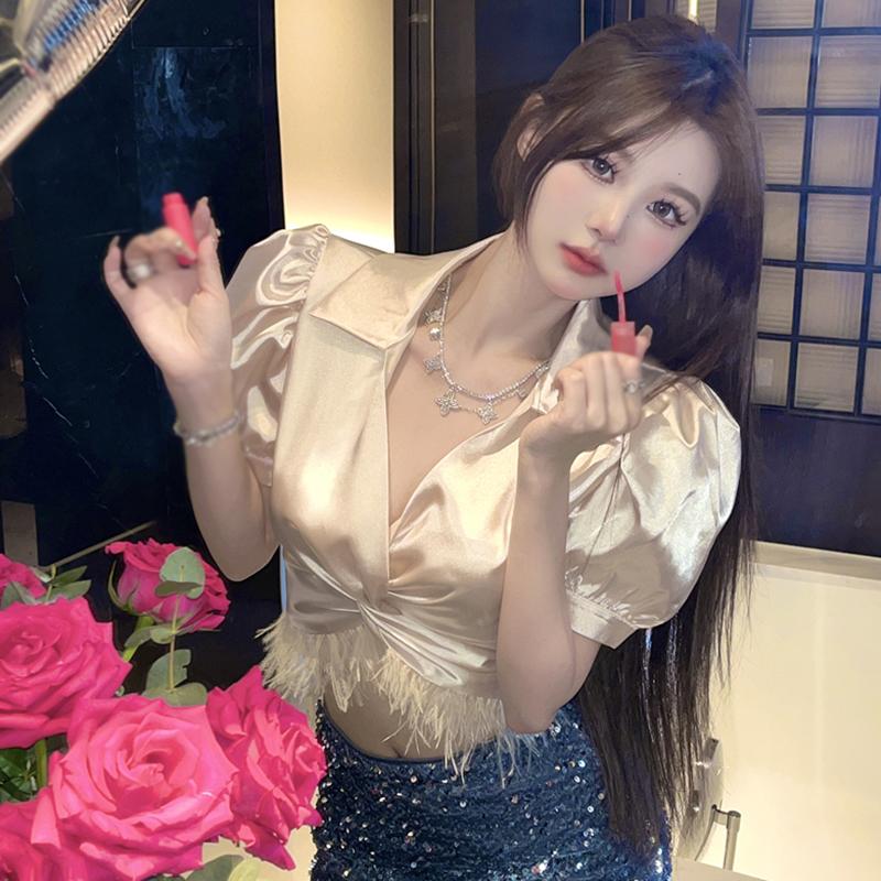 

Летняя женская блузка с перьями и кисточками, короткий женский топ с пышными рукавами и отложным воротником с V-образным вырезом и рюшами L шампанского