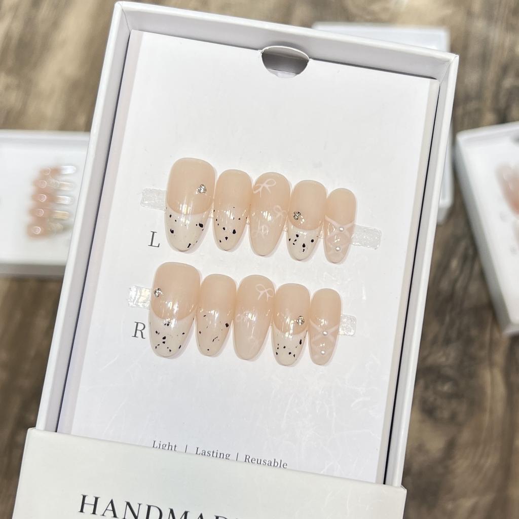 Small-flavor French Manicure Hand-painted Temperament Style Bow Hand-wearing Armor