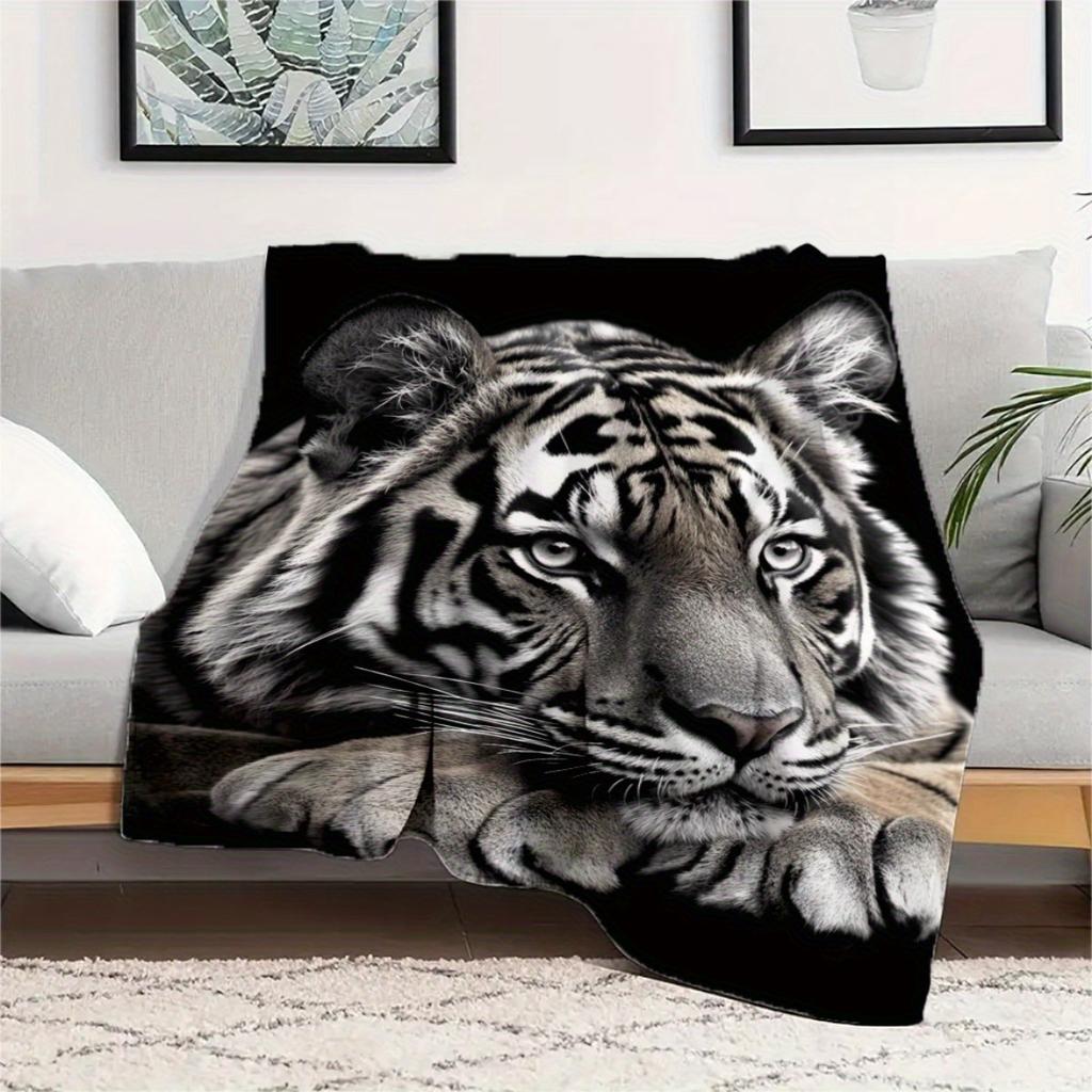 1pc Realistic Black And White Tiger Print Flannel Blanket - Soft Plush All-Season Cozy Throw, Black/Gray/Brown/Beige Bedspread for Adults, Home & Offi