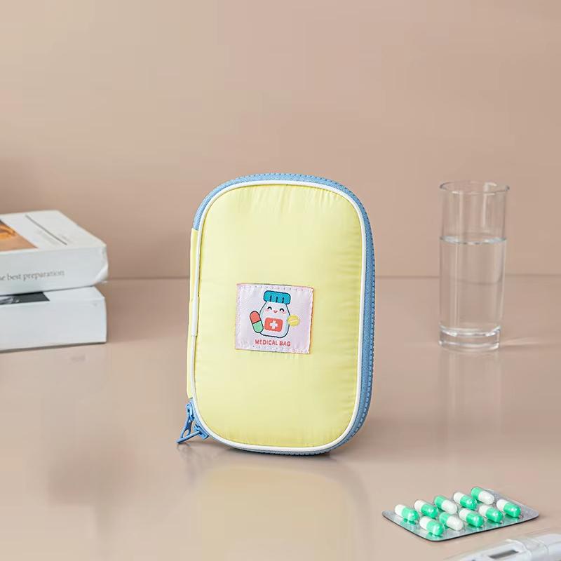 

Мультяшная медицинская сумка-органайзер Аптечка первой помощи с несколькими карманами Большая вместимость Портативный контейнер для лекарств для путешествий Дома Экстренная ситуация жёлтый