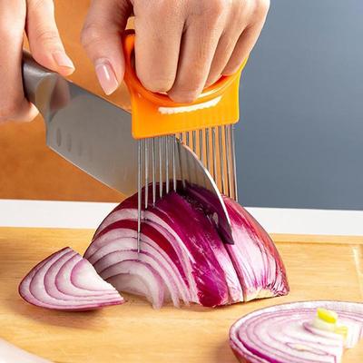Bezproblemowe krojenie cebuli z tą kolorową krajalnicą do cebuli. Uchwyt na chipsy ziemniaczane ze stali nierdzewnej do siekania cebuli.