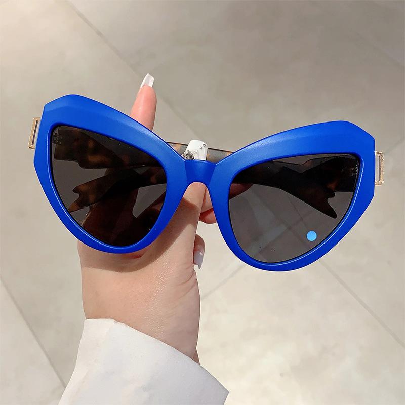 Big Frame Vintage Cat Eye Sunglasses Women Men Luxury Designer Sun Glasses Punk Rivet Shades Outdoor Goggle