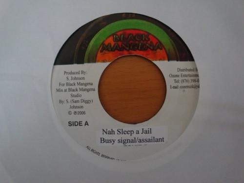 

7-дюймовая пластинка BUSY SIGNAL ASSAILANT 4 Nah Sleep A Jail NONE Black Mangena 2006 Ямайка Регги Ска Даб Б/у