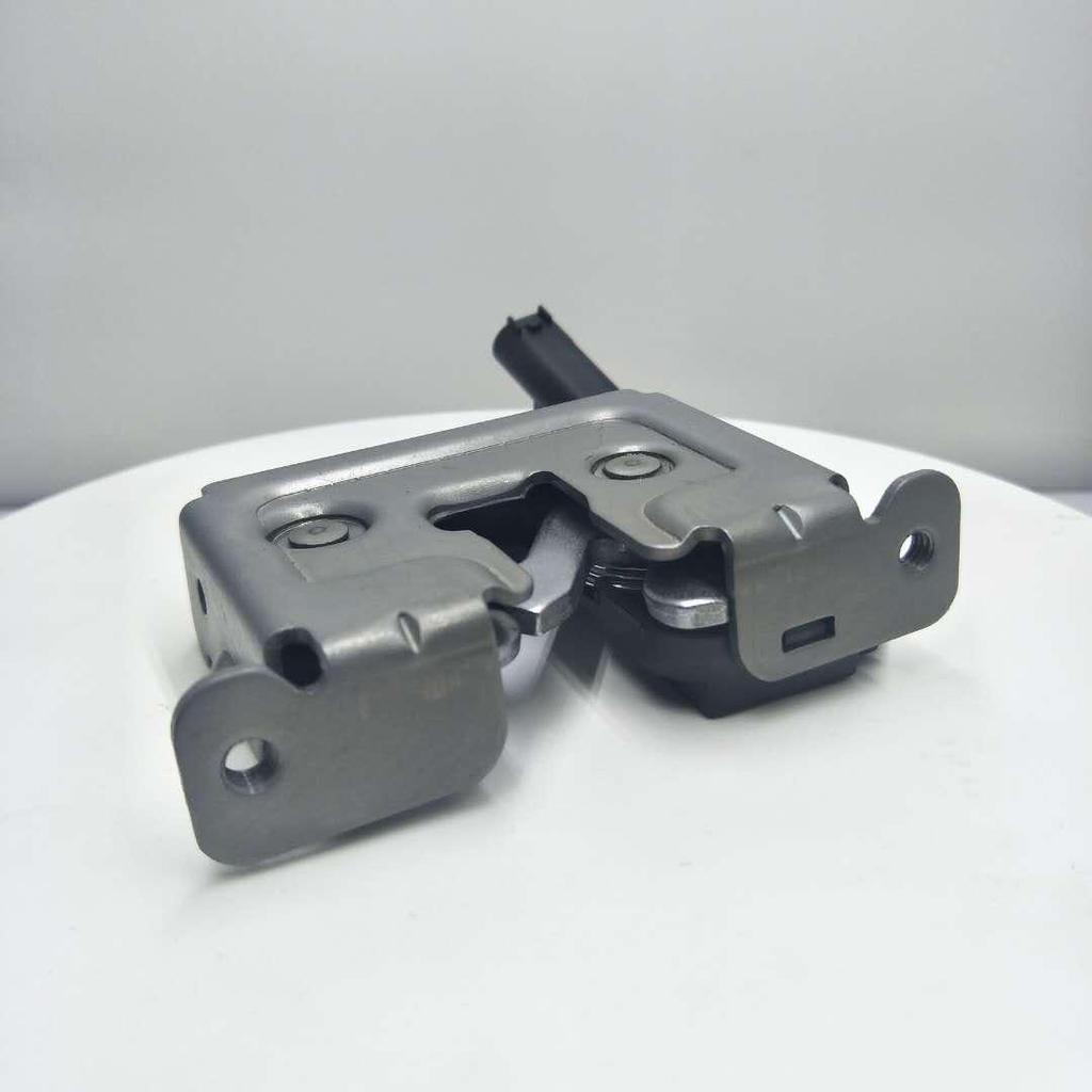 BMW E60/E61/E87/E90 Zamek maski Zaczep Osłona przeciwpyłowa 51237115229