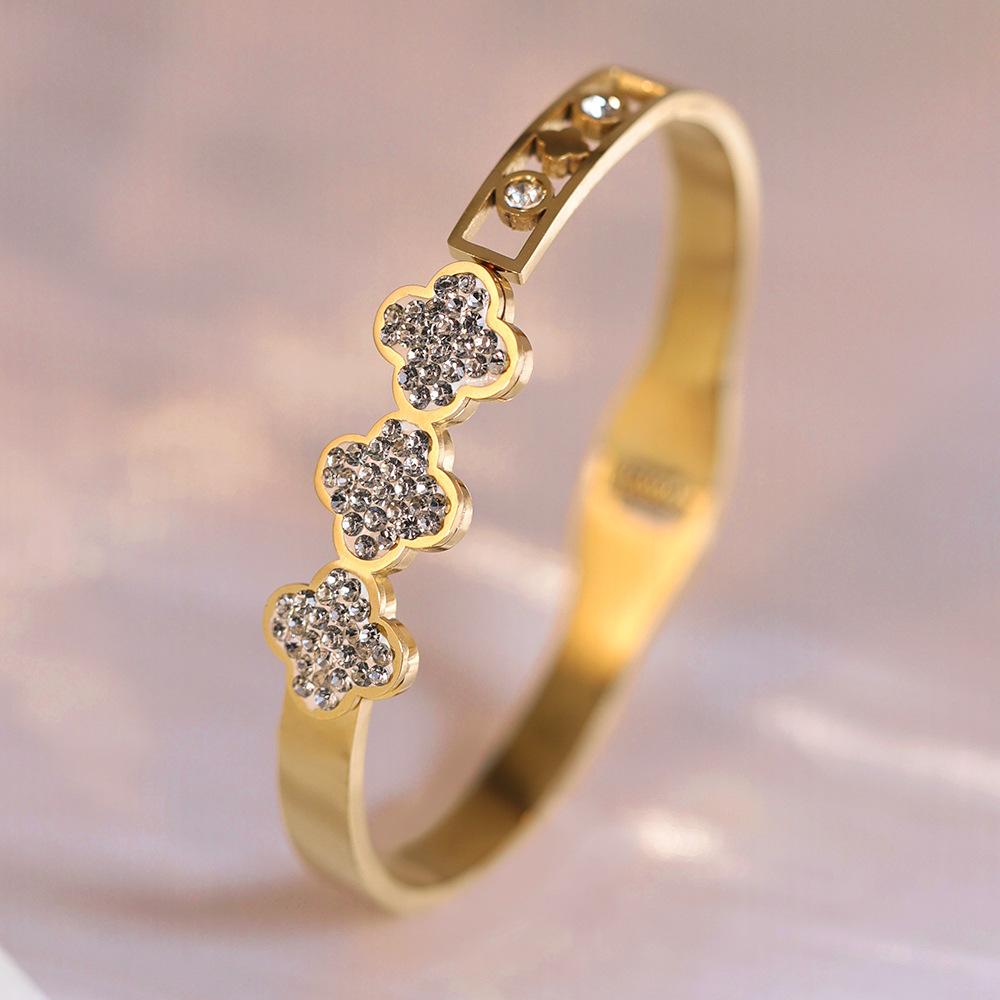High-end Women s Titanium Steel Jewelry Four-leaf Clover Titanium Steel Hand One Size(18CM~21CM)