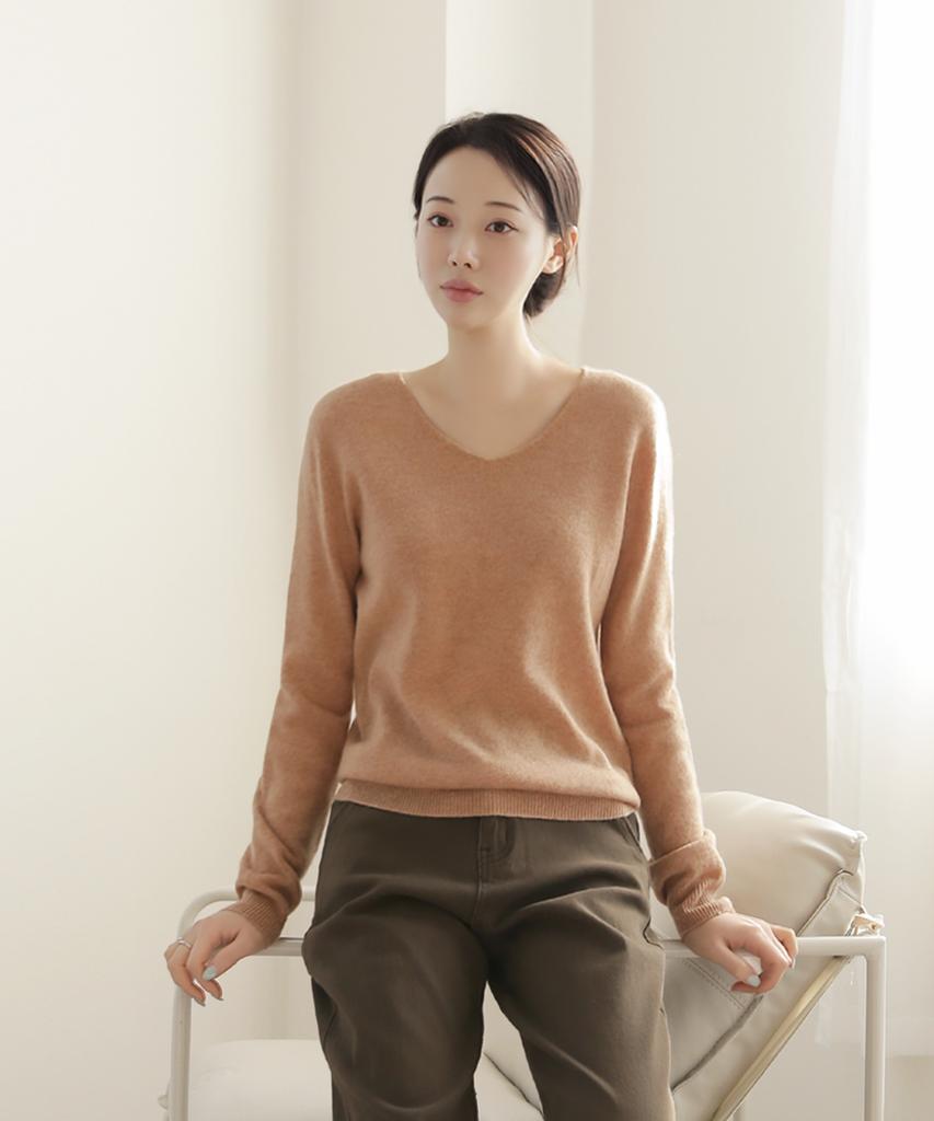 Keulleiseu 100% Wool V-Neck Knit Sweater_Red