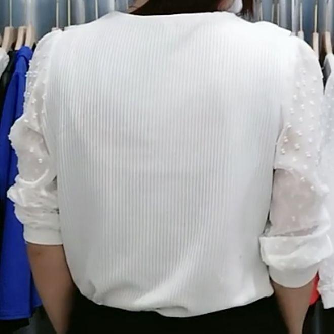 Versatil și elegant: Top ușor cu mânecă lungă, cu guler din dantelă