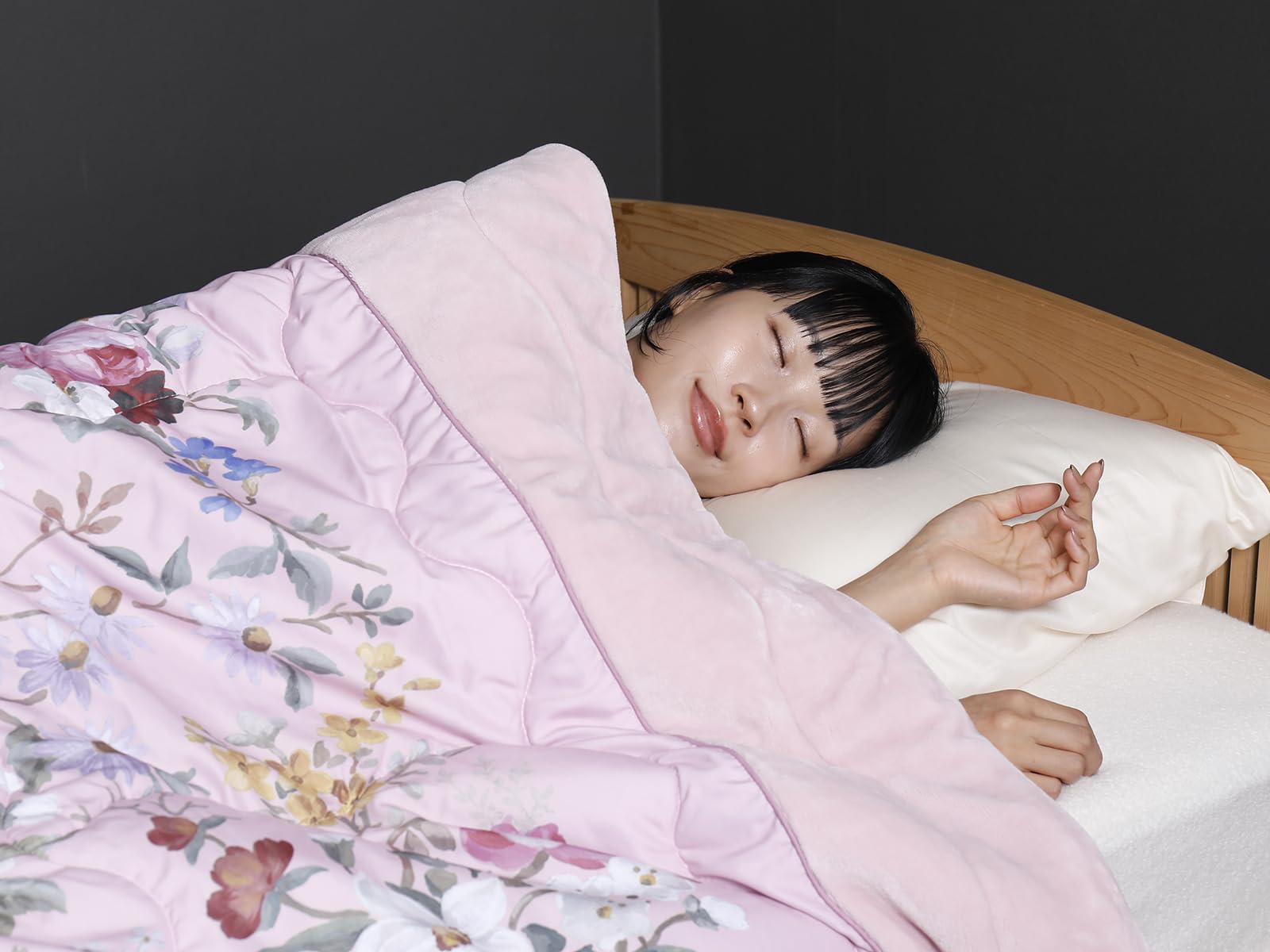 

Romance Kosugi Synthetic Quilt, Pink, V&A (Victoria and Albert Museum) William Kilburn