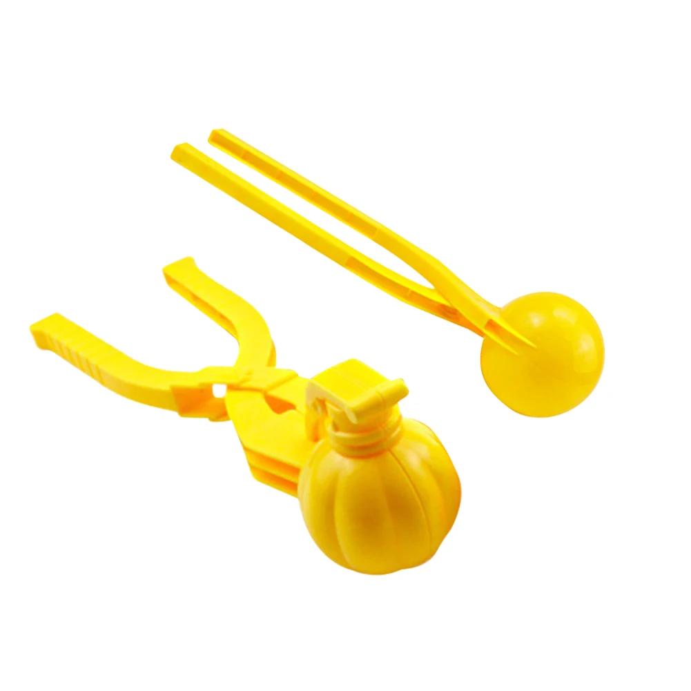 

Cartoon Snow Mold with Handle Snow Clay Ball Maker Plastic Creative Snowballs Mold for Kids Outdoor Winter Toys