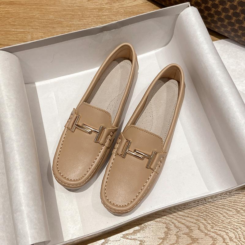 Hong Kong leather flat loafers British style small leather shoes women's 2025 spring new lazy metal buckle Doudou single shoes