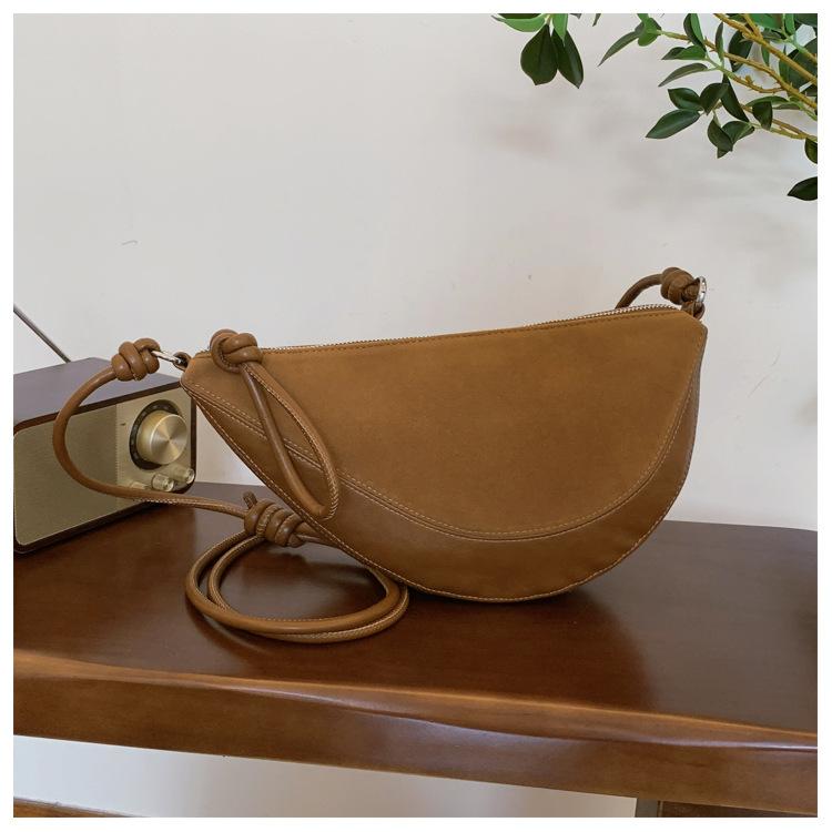 

2024 new simple single shoulder high value three-dimensional dumpling bag women s color matching fashion trend messenger bag коричневий