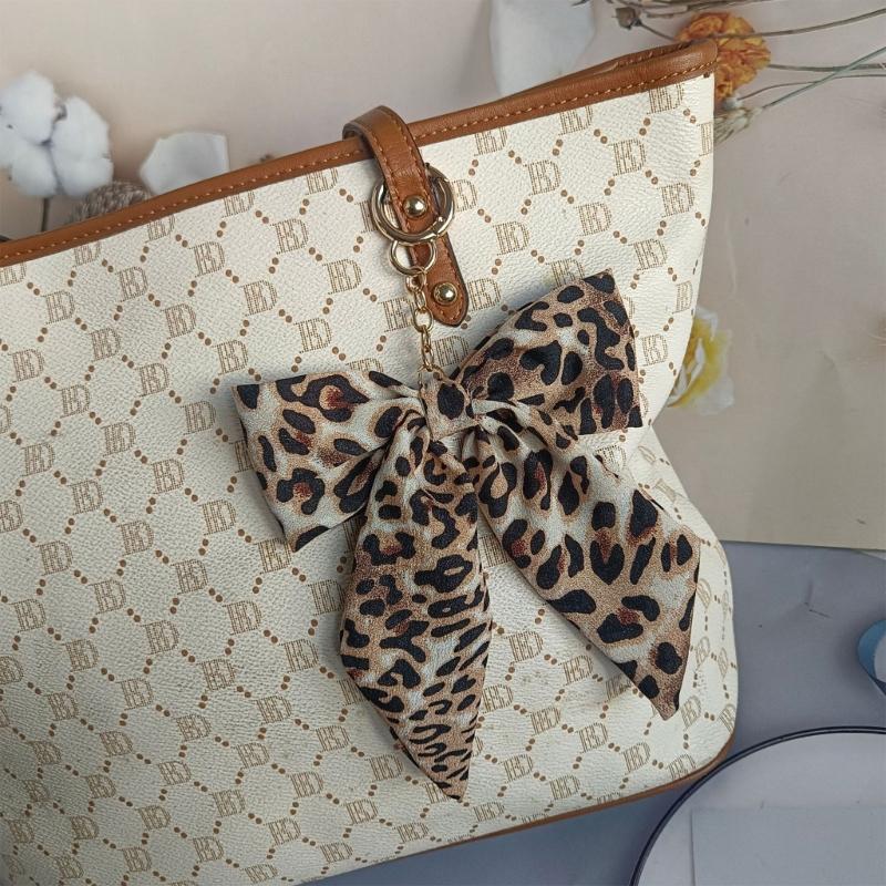 2Pcs Fashionable Bowknot Shaped Keychain With Metal Hardware Ideal For Gift Giving or Daily Use Item Carry Keyrings