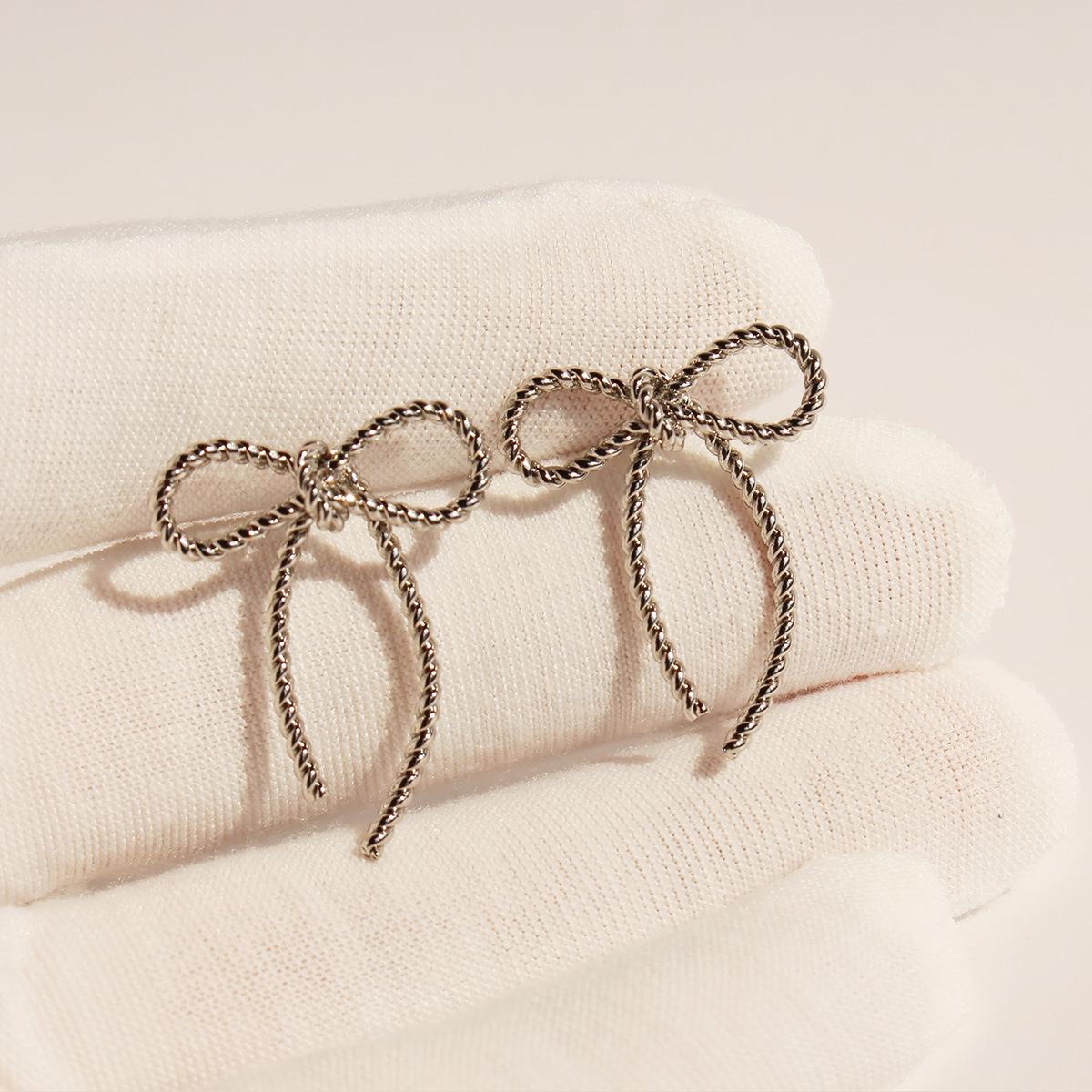 

Серьги-гвоздики с бантиком и эффектом бабочки Luo Sweet Cool Girl College Style Earrings Explosion 938 белого золота