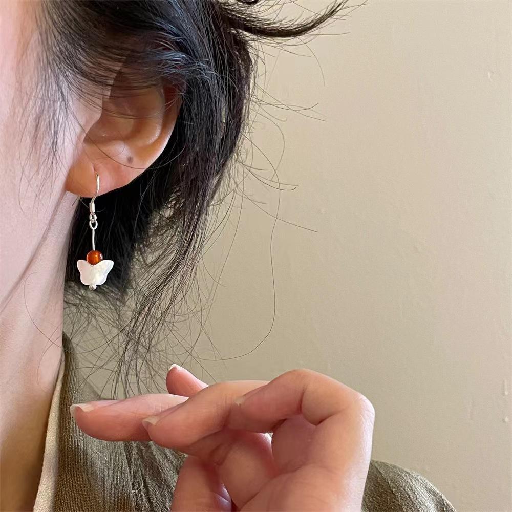 Literary and retro butterfly agate earrings, simple and versatile temperament small earrings jewelry