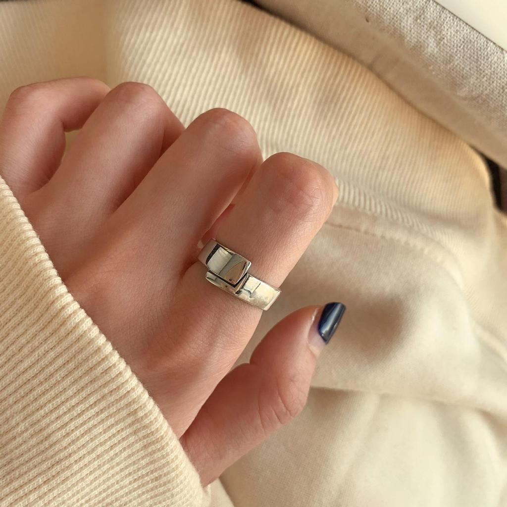 Women's Retro Heavy-Duty Ring: Light Luxury, Unique Design, Simple and Chic Cold Style