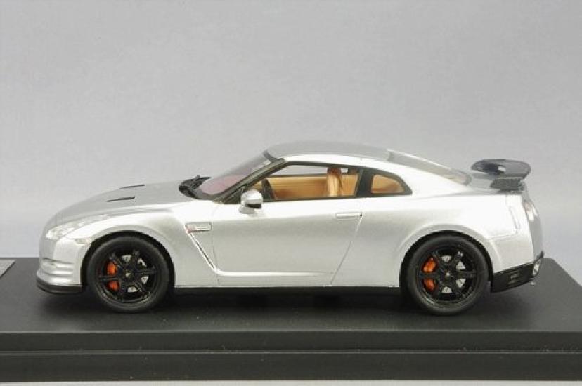Nissan R35 2011 EGOIST Ultimate Metal Silver R Caramel Beige of WIT'S 1/43 GT-R Upper Red/Lower [Made Resin]