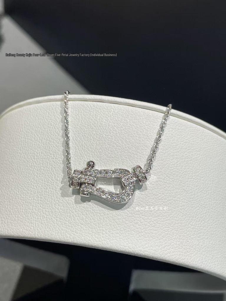 18K Rose Gold Horsebit Necklace with Diamond Inlay for Women