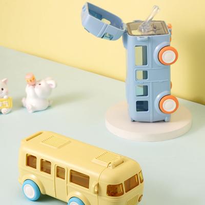 500 ml kinder Kleine Auto Stroh Wasser Tasse Baby Kindergarten Bus Tasse Cartoon Sommer Trinken Flasche Leck