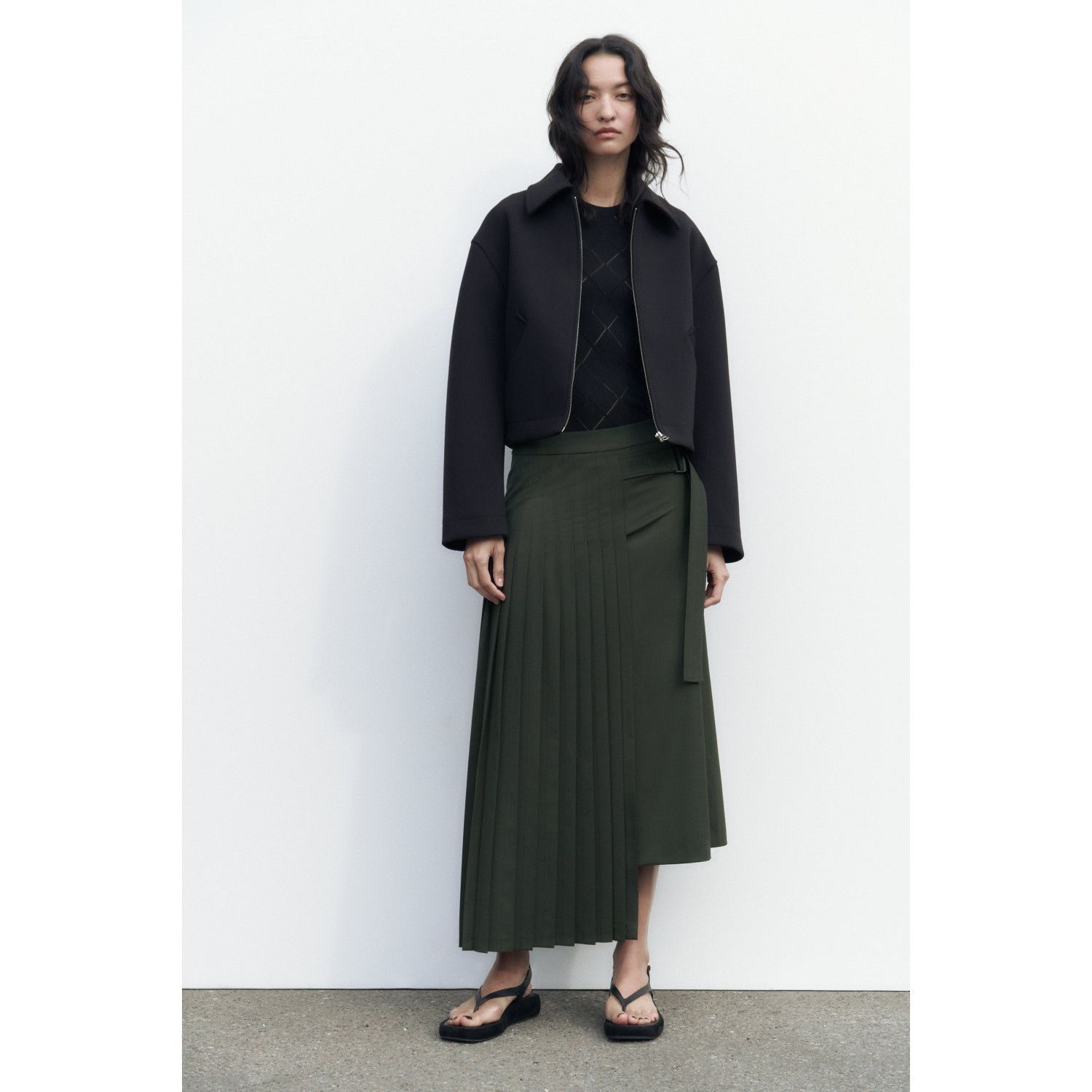 

SHORT JACKET WITH ZIP