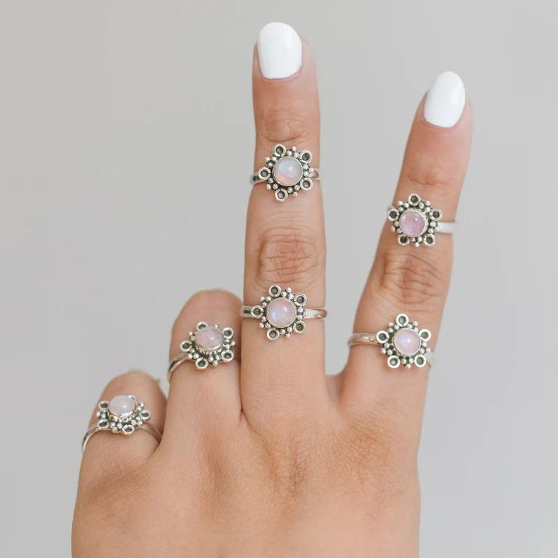 Mondstein Runder Cabochon Handgefertigter Designerring, 925er Silberring, Böhmischer Ring, Stapelring, Geschenk für Sie, Geburtssteingeschenk, Silberschmuck