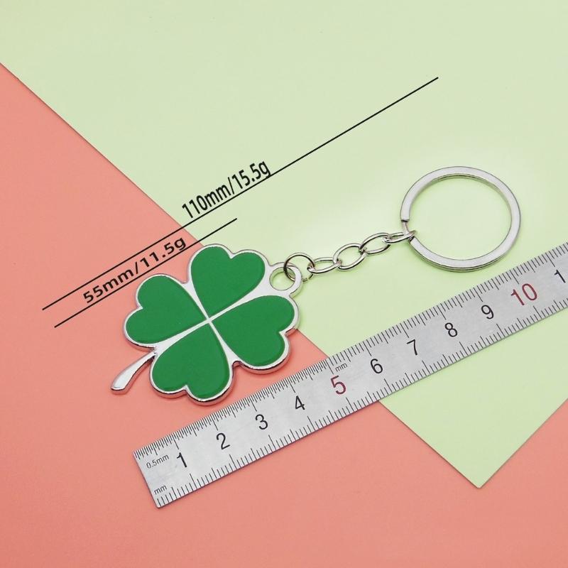 Creative Four Leaf Clovers Keychain Craft of Sturdy Alloy Materials Convenient for Students and Trendy Adults Daily Use