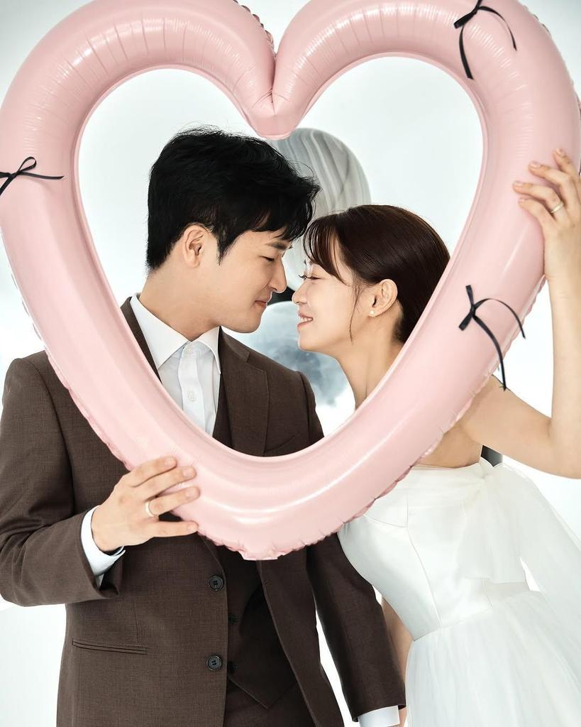 Red Heart-Shaped Helium Balloons for Valentine's, Proposal, Wedding, or Room Decoration