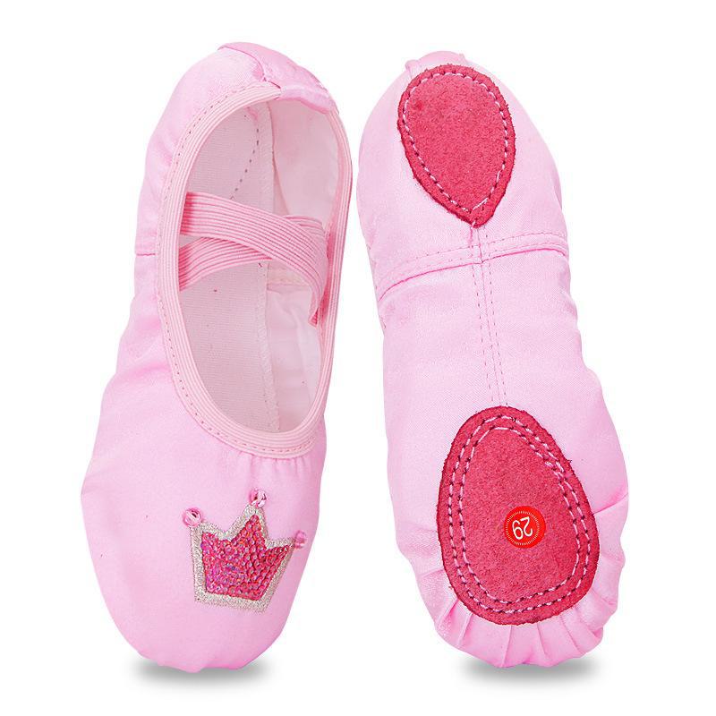 Scarpe da ballo in raso per bambini, con ricamo di corona e design a zampa di gatto.