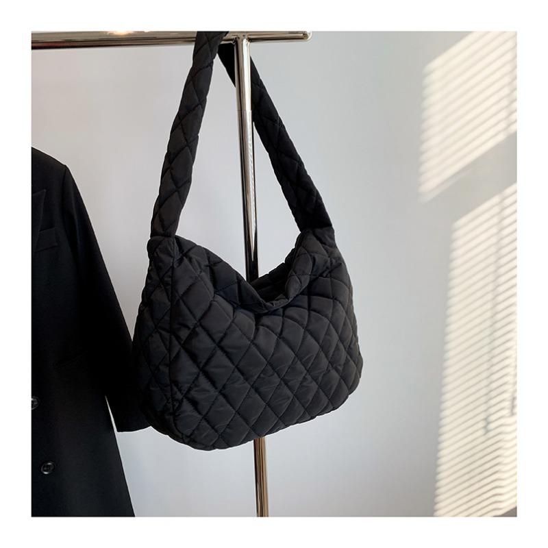 

New retro large-capacity nylon embroidery thread rhombus large-capacity tote bag women s shoulder bag messenger bag women s чёрный