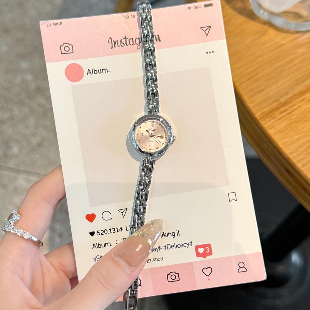 Reloj Plateado Minimalista GEDI para Mujer Esfera Pequeña de Alta Calidad Relojes de Cuarzo para Dama Accesorio de Reloj de Pulsera de Moda para Uso Diario