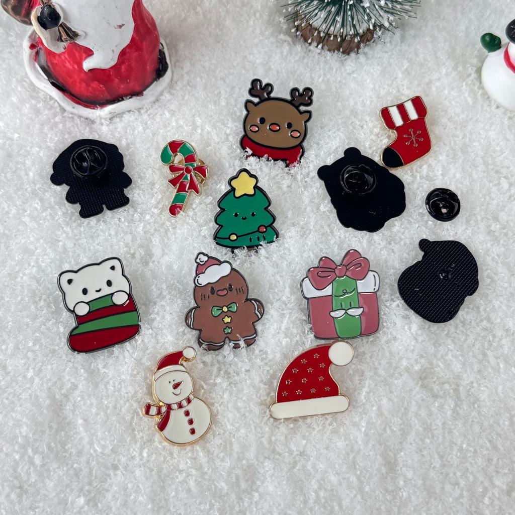 Christmas Cartoon Brooch Cute Metal Elk Santa Brooch Simple Versatile Badge Trinket