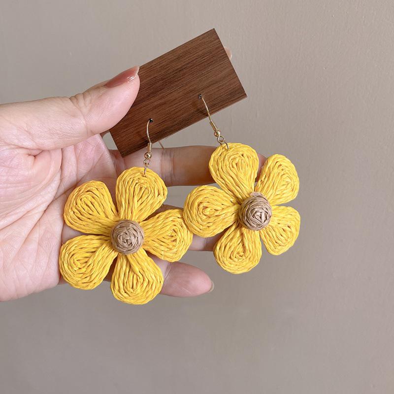 Handmade Woven Raffia Straw Sun Flower Drop Earrings for Women Rattan Floral Hanging Colorful Earrings Summer Beach Jewelry