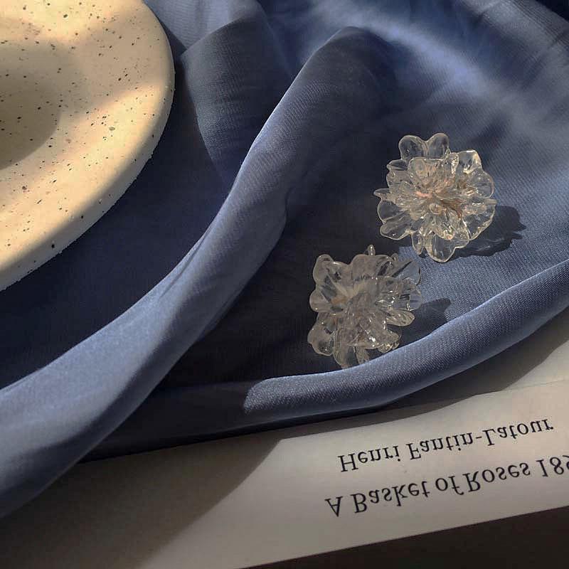 

Summer Frost Flower S Silver Needle Earrings Ice Crystal Flower Earrings Japanese Retro Hepburn Cold Wind Earrings ins 925 silver
