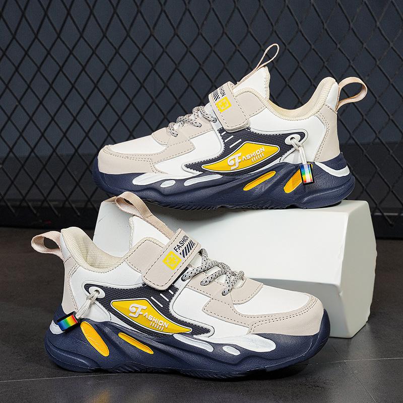 The new middle-aged and older children's sports shoes are waterproof, and a Korean version of running shoes for primary school students