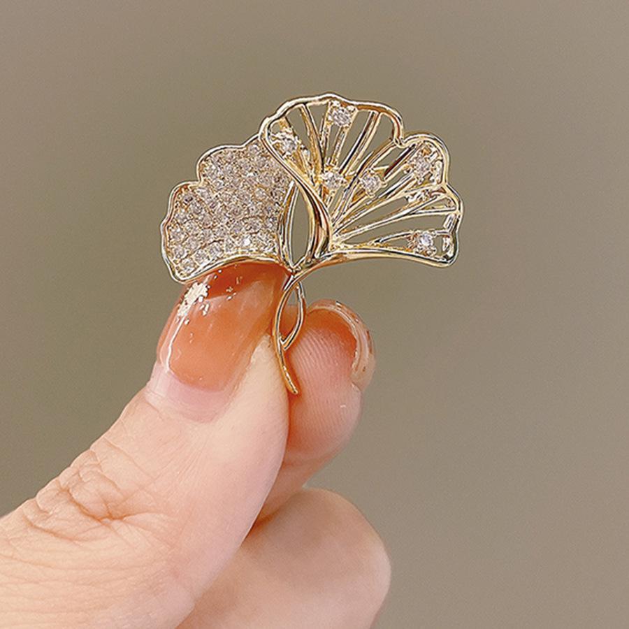 Elegant Pearl Brooch - High-End Minimalist Clothing Accessory