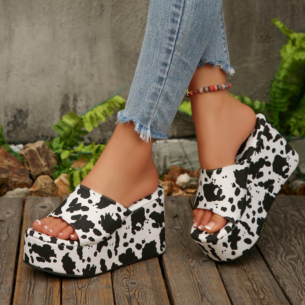 Fashion Women Slippers Summer 2025 New Casual Wedge Slippers Thick Soled High Heeled Platform Shoes Outdoor Luxury Sandals Slides Women