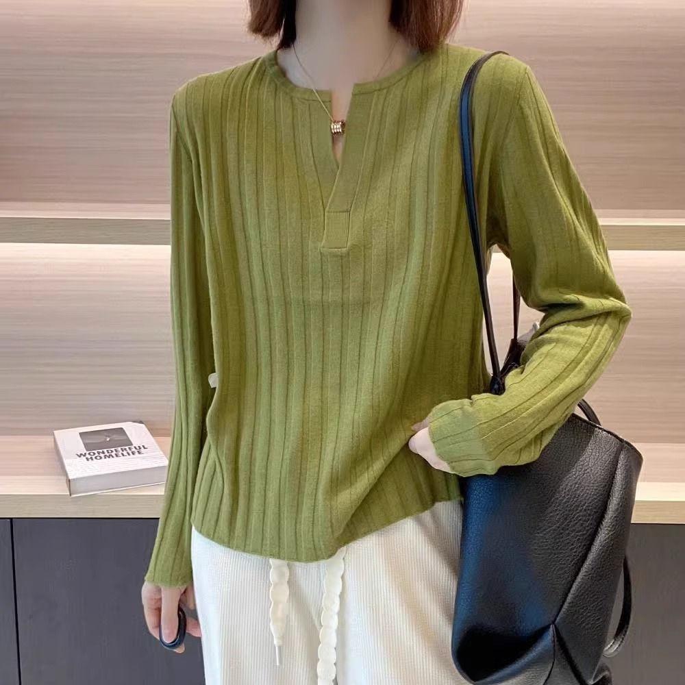 French Retro V-neck Knitted Sweater for Women In Autumn and Winter Slim Fit Long Sleeved Base Shirt for Outerwear
