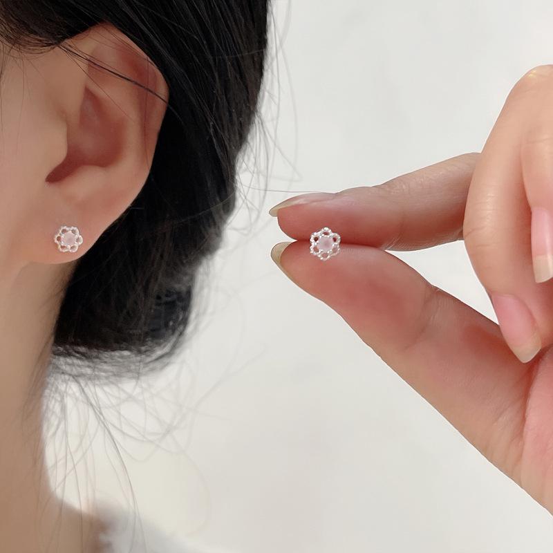 Изысканные полые серьги-гвоздики с розовыми цветами для женщин - 2025 Универсальный стиль легкой роскоши