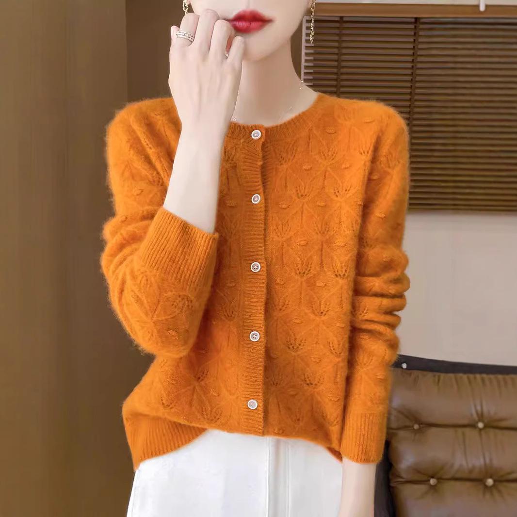 

2024 Early Autumn Women s Merino Wool Round Neck Knit Cardigan with Hollow Details M [50-55kg]
