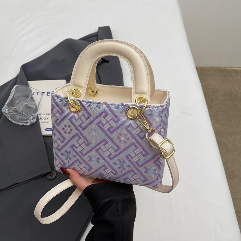 

Niche bag women s 2025 new summer versatile shoulder messenger bag casual portable Princess Diana bag фіолетовий