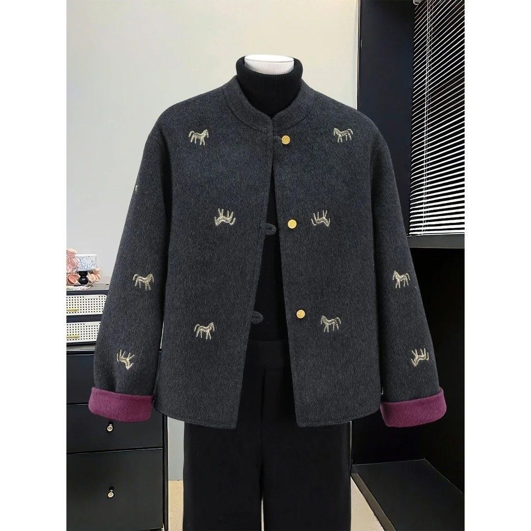 

Year of the Horse Zodiac Wool Coat: Stylish Winter Wear for Middle-aged Women - Short, Double-faced Woolen Cloth Coat. S (recommend up to 110 jin)