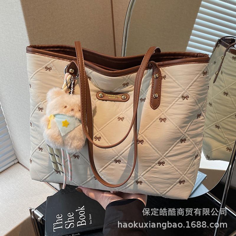 Canvas Bag Women's Large Capacity 2025 New Autumn and Winter Casual Versatile Shoulder Bag College Students Commuting Tote Bag