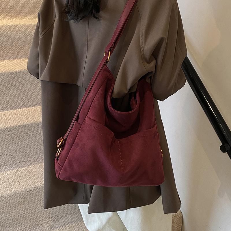 2025 autumn new shoulder bag popular versatile solid color fashion trend simple large capacity premium messenger bag