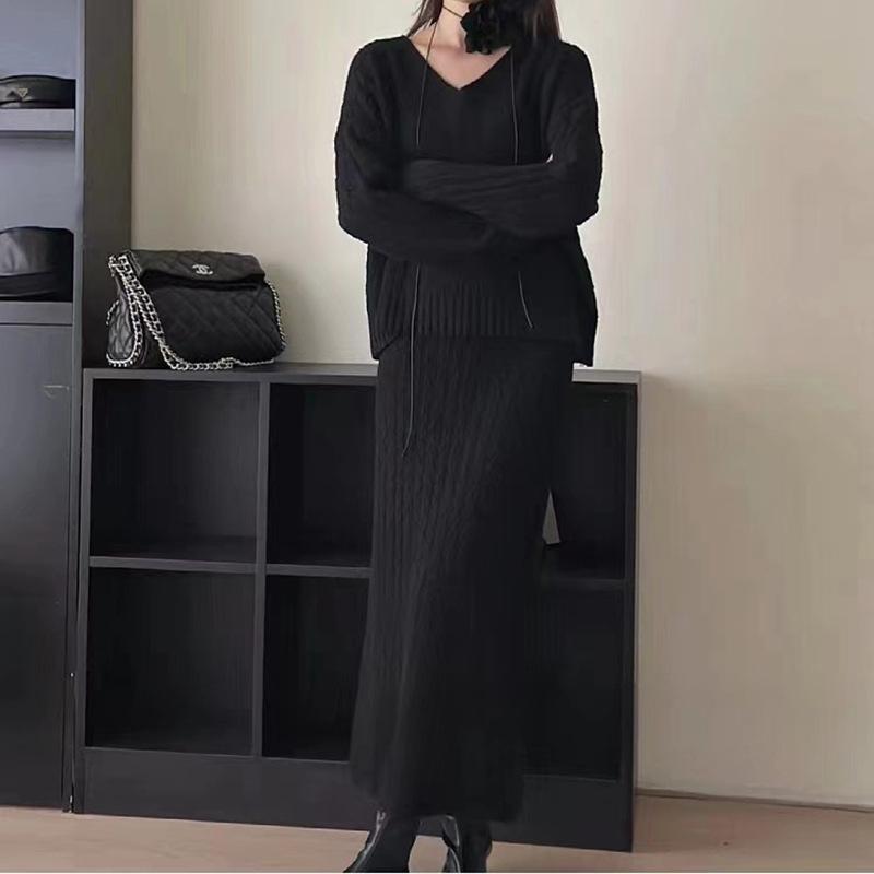 Twist Pattern Two-piece Sweater Women's Autumn and Winter Lazy Wind Loose Skirt + V-neck Knitted Sweater Set