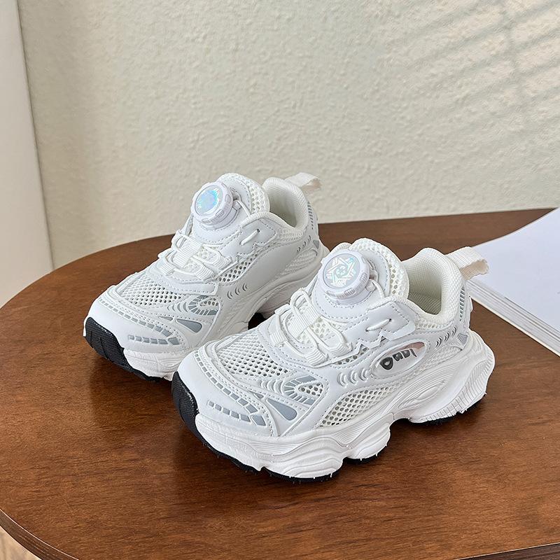 

Girls sports single net shoes spring new boys casual breathable running shoes hollow children s dad shoes 23-25 yards, 3 pairs in one hand