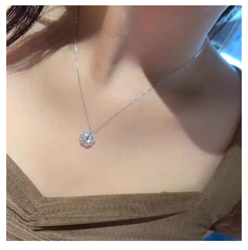 S925 Silver Four-Leaf Clover Necklace In Rotating Surprise Gift Box for Christmas, Valentine's, or Birthday