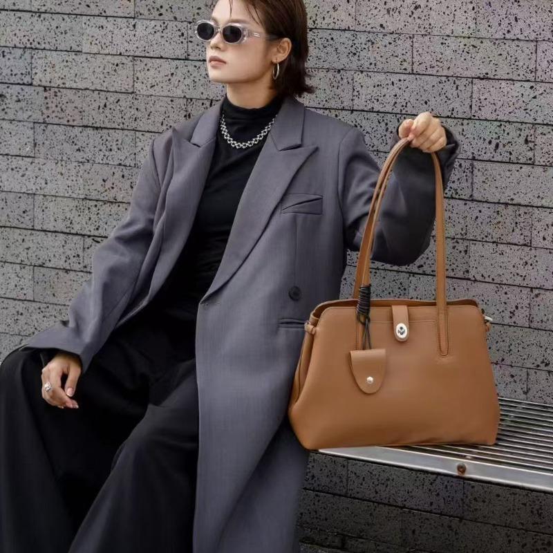 Leder-Umhängetasche große Kapazität vielseitig Herbst und Winter neu Achseltasche leichter Luxus Anhänger schlicht Nische Damen-Tasche